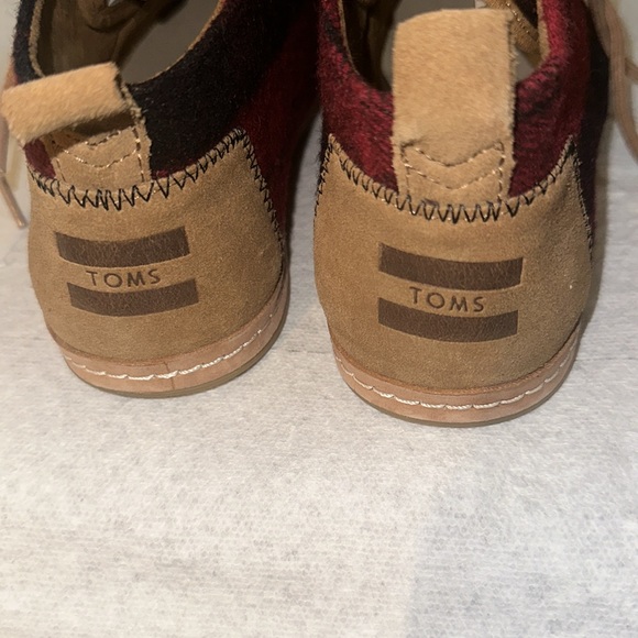 NWOT Toms Women’s Size 7.5 Red and Black with Tan Leather Outlining. New. - Picture 6 of 8